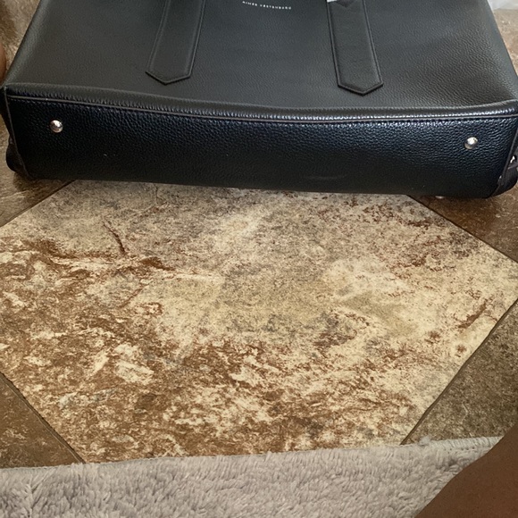 Aimee kestenberg busy bee tech tote - Picture 5 of 5